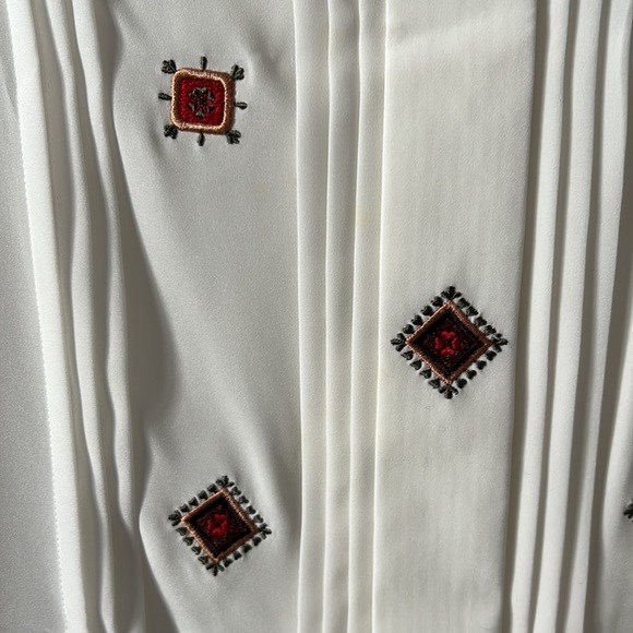 🤩 3 for $20 / Lauren Jeffries White Blouse with embroidered pattern - Picture 3 of 5
